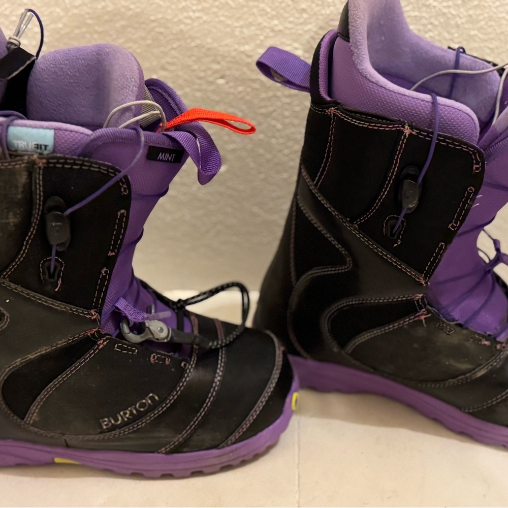 Women’s snowboard boots